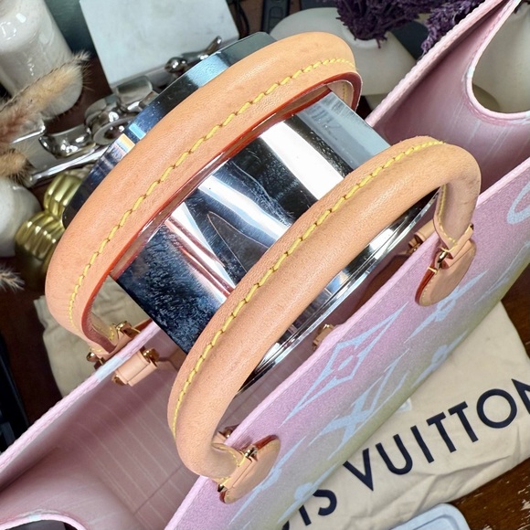 EUC Louis Vuitton Monogram Giant By The Pool OnTheGo GM Light Pink - Picture 7 of 10